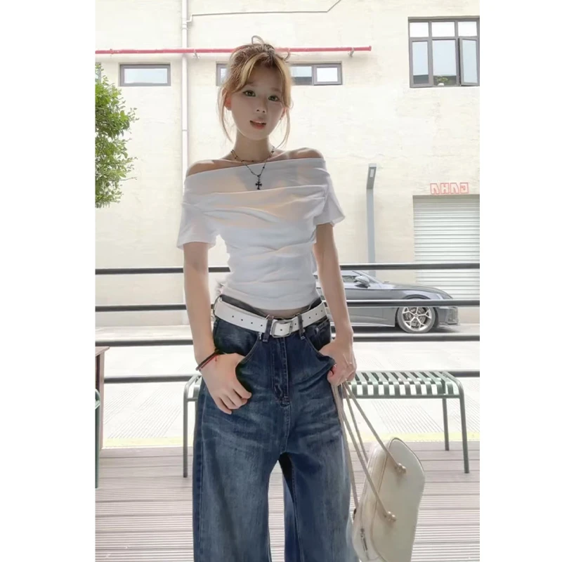 2025夏季款韩系气质甜辣时尚穿搭一字肩白色T恤牛仔阔腿裤两件套