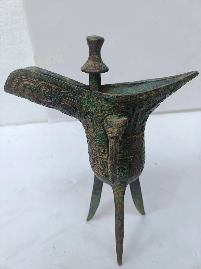 铜器       三足爵杯