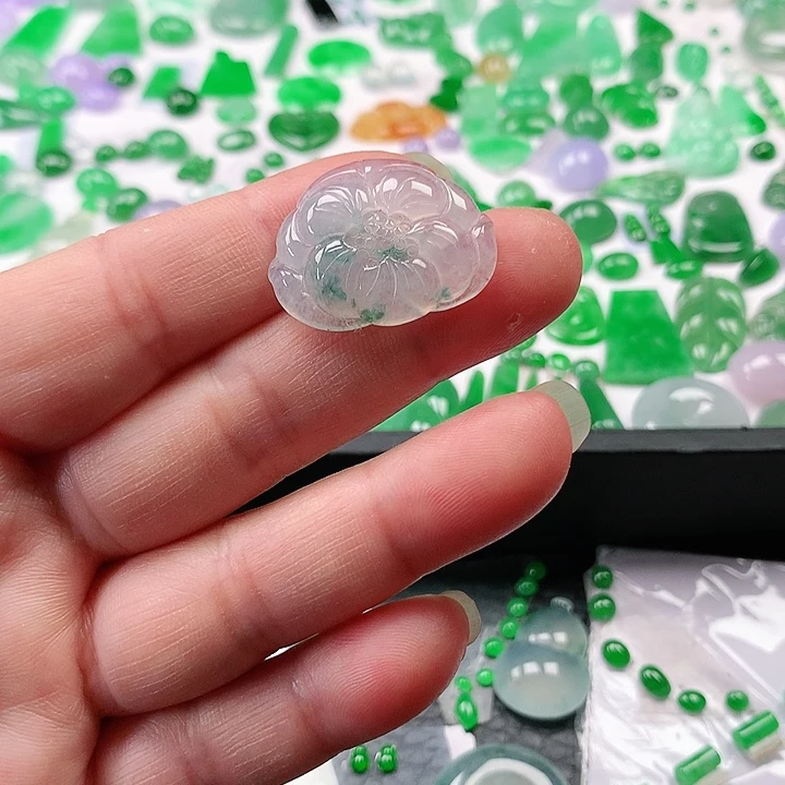 翡翠颈饰未镶嵌翡翠