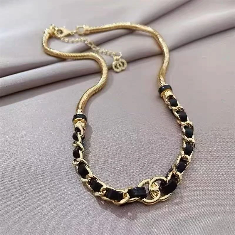 铜合金项链 项链双层穿皮山茶花锁骨链爱心字母毛衣链女