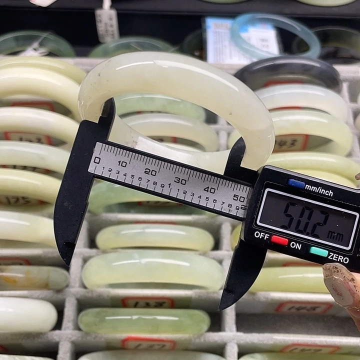 蛇纹石玉未镶嵌手镯148