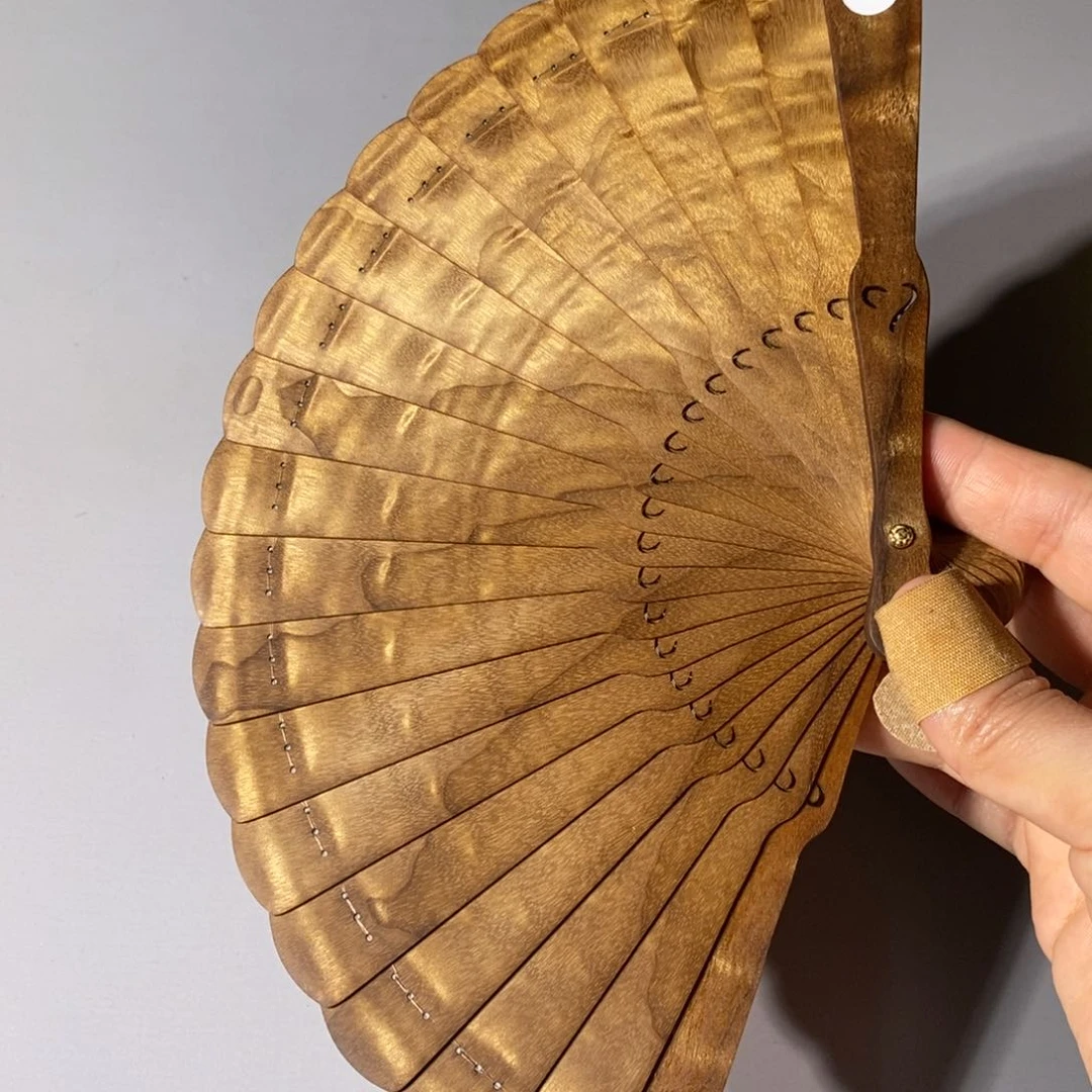 金丝楠唯****?706号15尺寸扇子一把