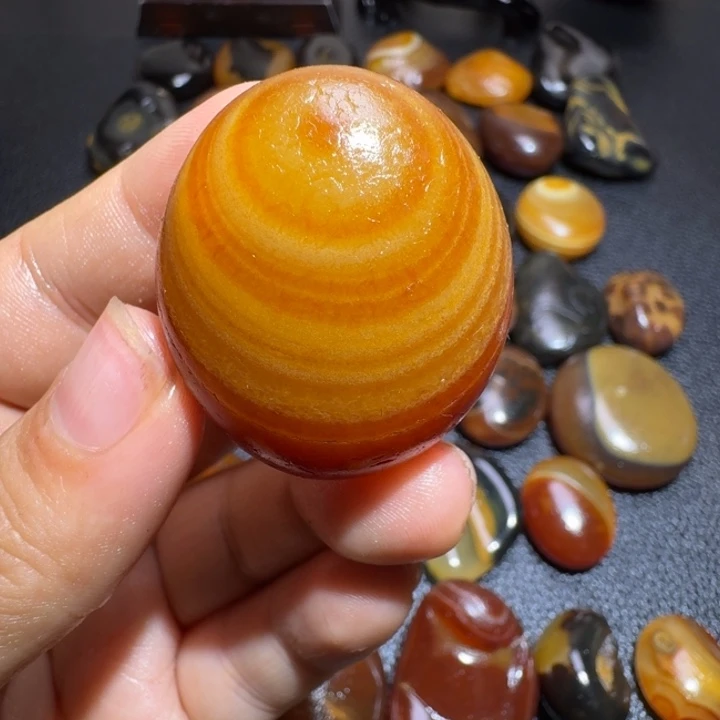 七***牛瓷片马达加斯加奇石手把件