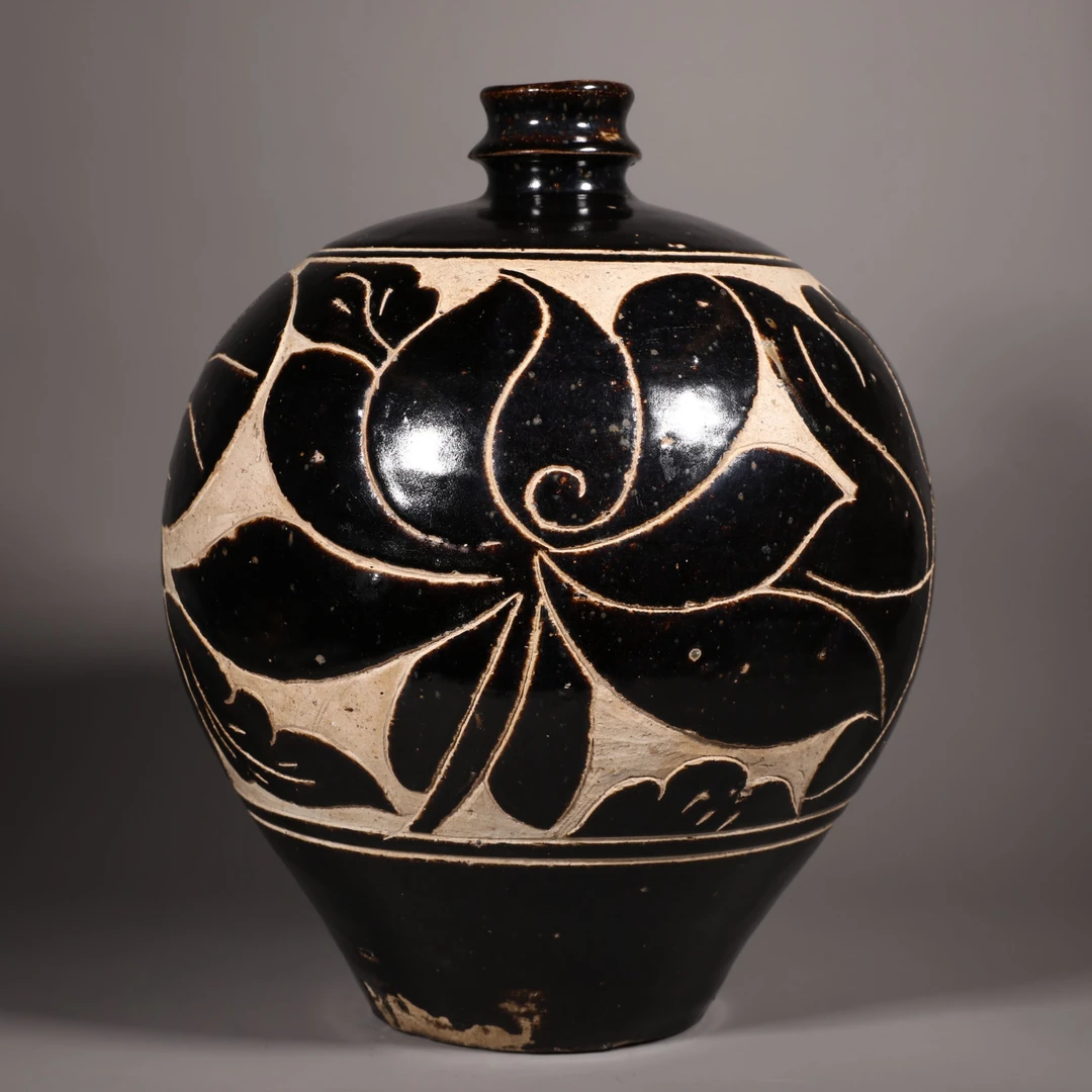 LOT092711 明 磁州窑黑釉剔花大嘟噜瓶