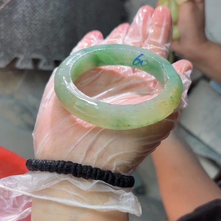 *****石英质玉（非洲翠）手镯未镶嵌定制