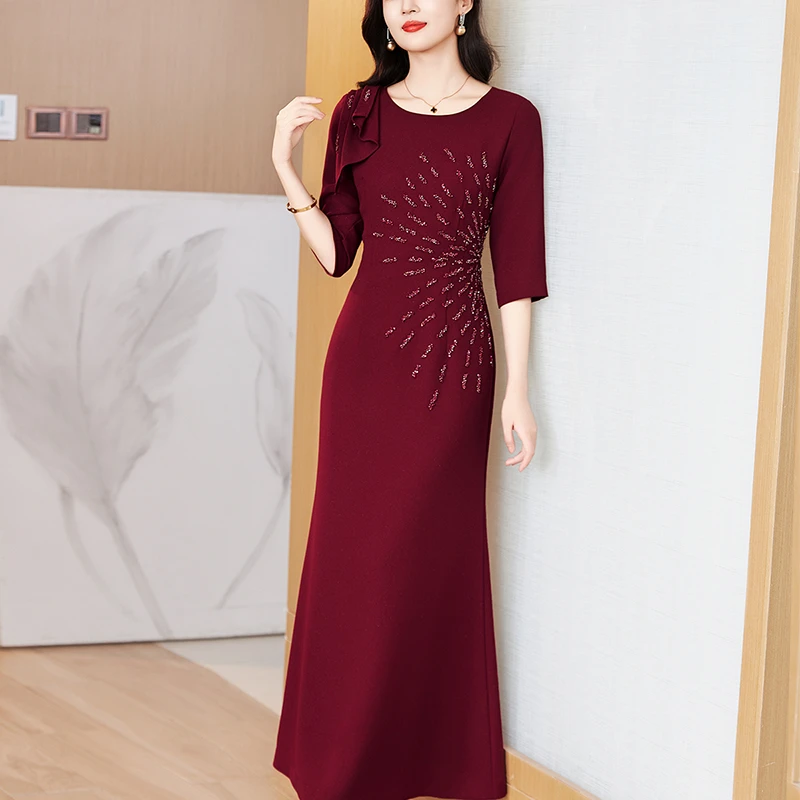 酒红色喜妈妈婚宴装连衣裙女2025春秋新款高端轻礼服长款鱼尾裙子