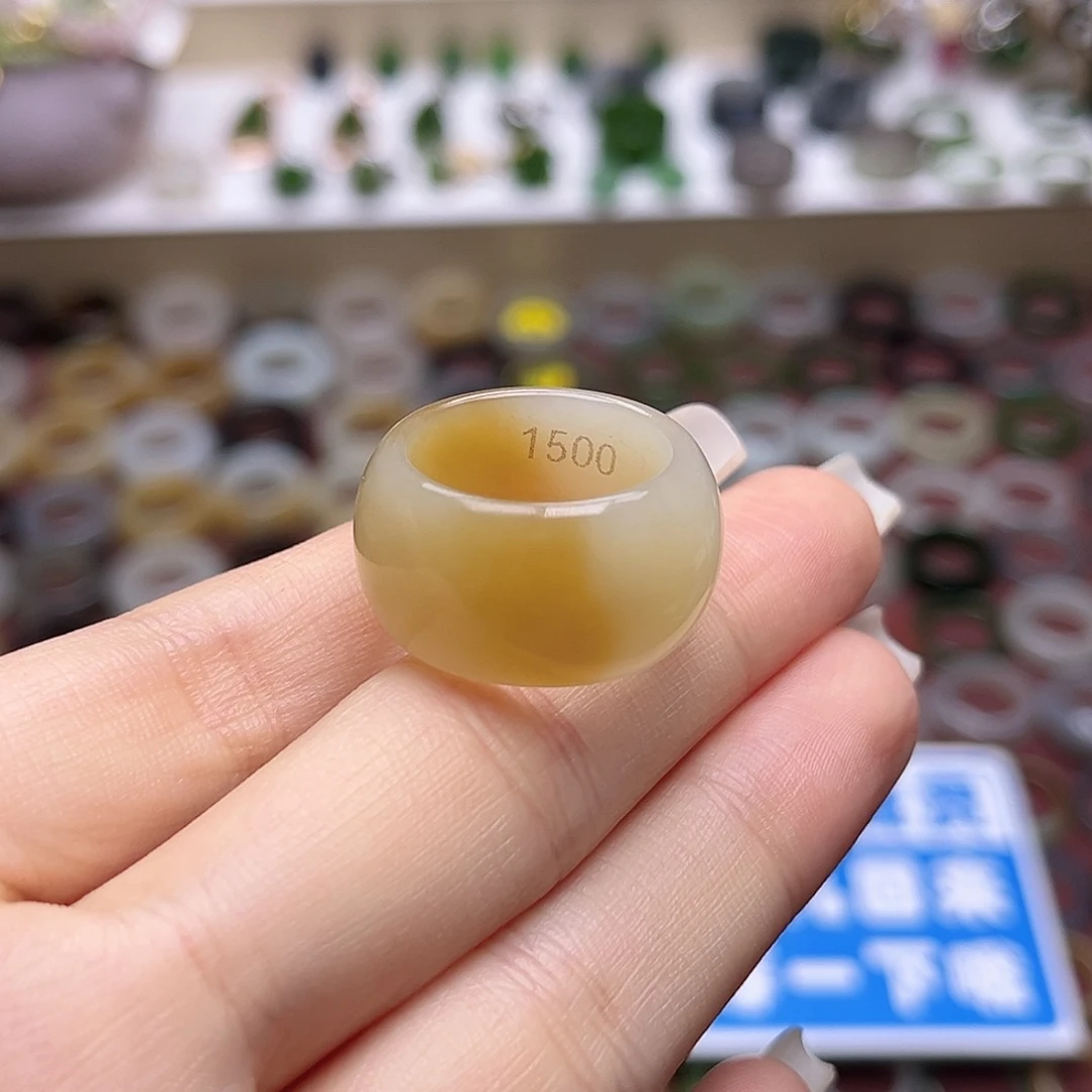洁***雪和田玉戒指未镶嵌