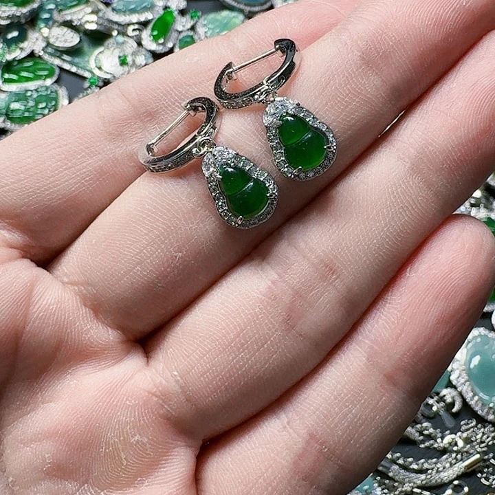 翡翠颈饰未镶嵌天然A货翡翠放漏