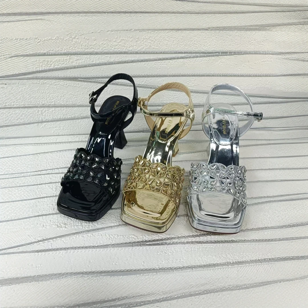 粗跟漆皮坡跟纯色时尚女鞋夏季平底一字带脚腕绊带一字带凉鞋