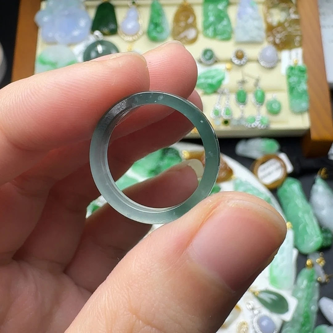 翡翠未镶嵌颈饰戒圈