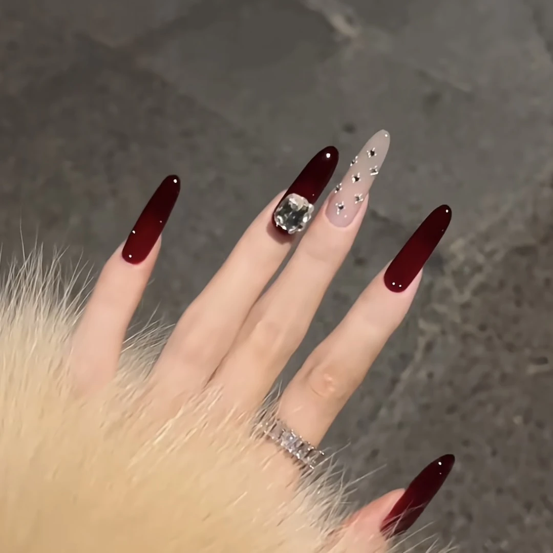 纯手工酒红色爆闪穿戴甲显白气质百搭新娘美甲贴片