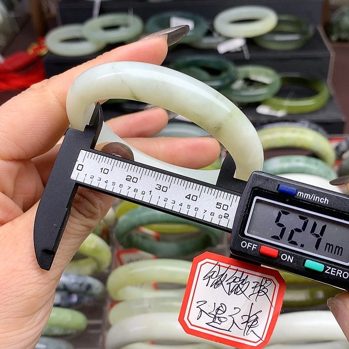 蛇纹石玉手镯未镶嵌416