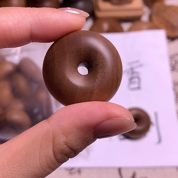 檀香木小平安扣瑕疵