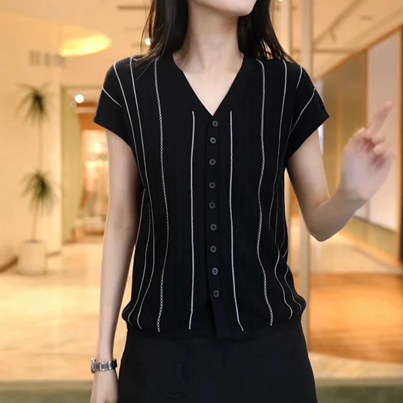 大码v领撞色线条夏季袖短袖针织衫女2025年飞飞气质休闲百搭上衣