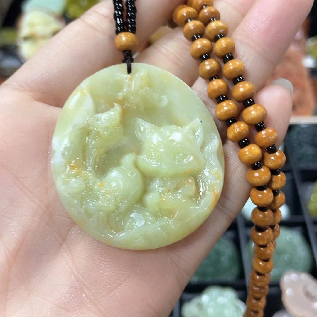石英质玉颈饰合金