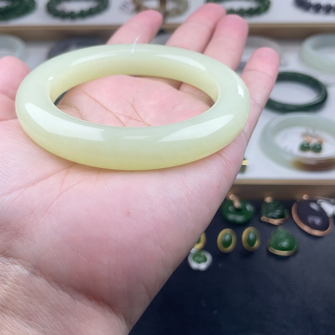 和田玉手镯未镶嵌