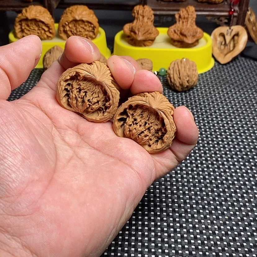 【闪购商品】文玩核桃吊坠?***7精品钱夹等产品的生产