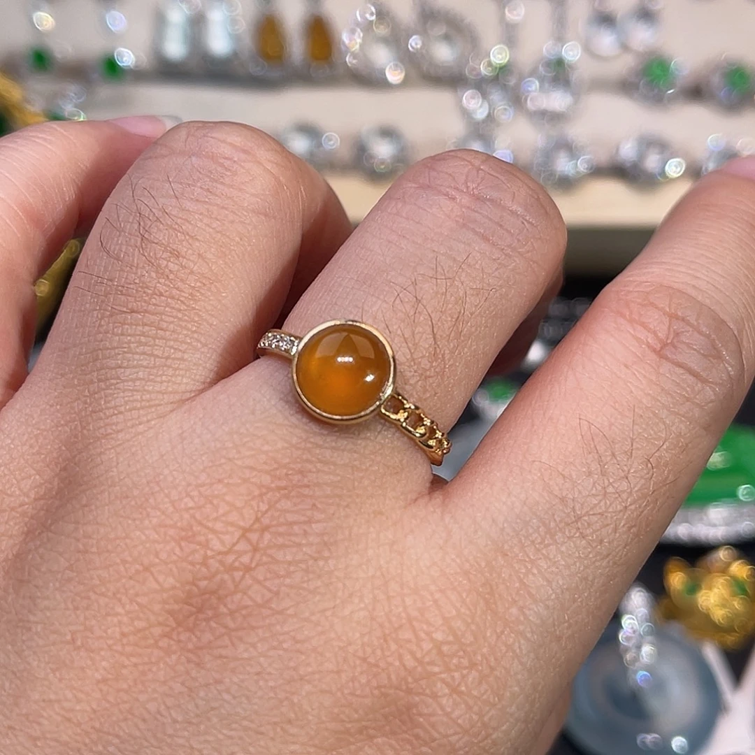 翡翠18K金镶嵌戒指黄翡蛋面