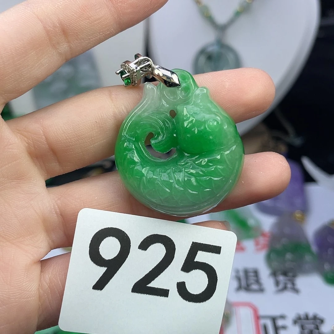 翡翠未镶嵌吊坠(赠链)