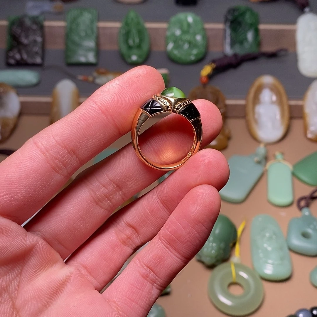 和田玉颈饰18K金镶嵌大***水