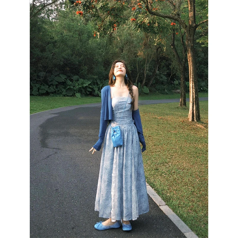 INS CEC2025森系氛围感穿搭蓝色短款开衫上衣搭设计吊带连衣裙女
