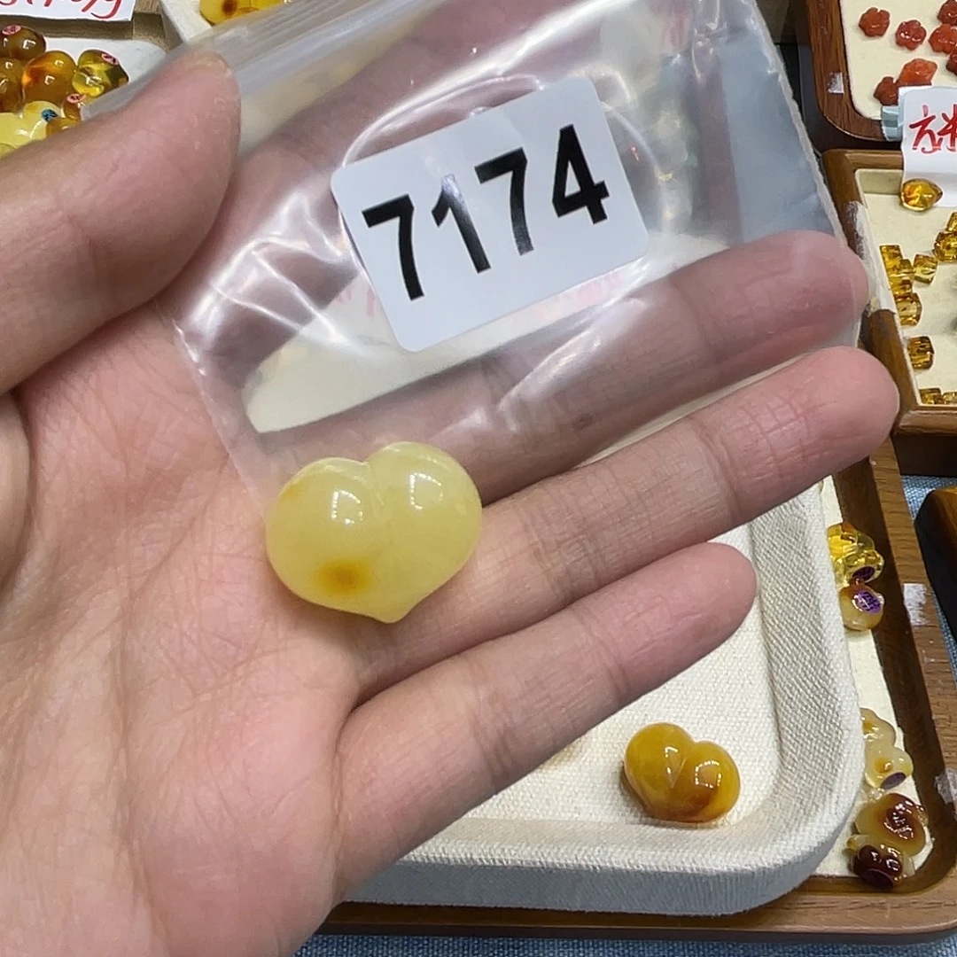 琥珀未镶嵌珠宝奇石