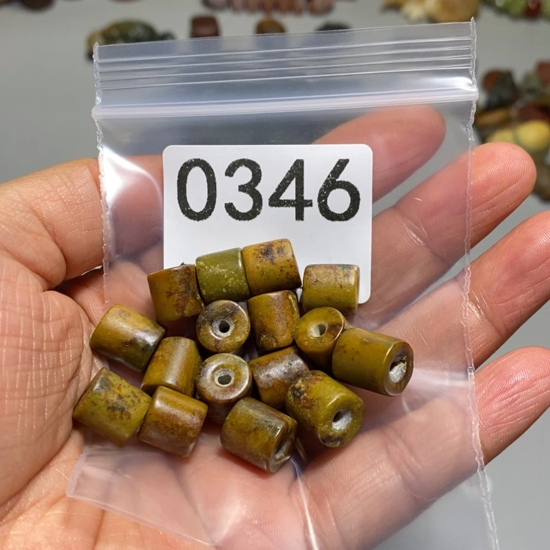 颈饰未镶嵌透闪石质玉回**涯