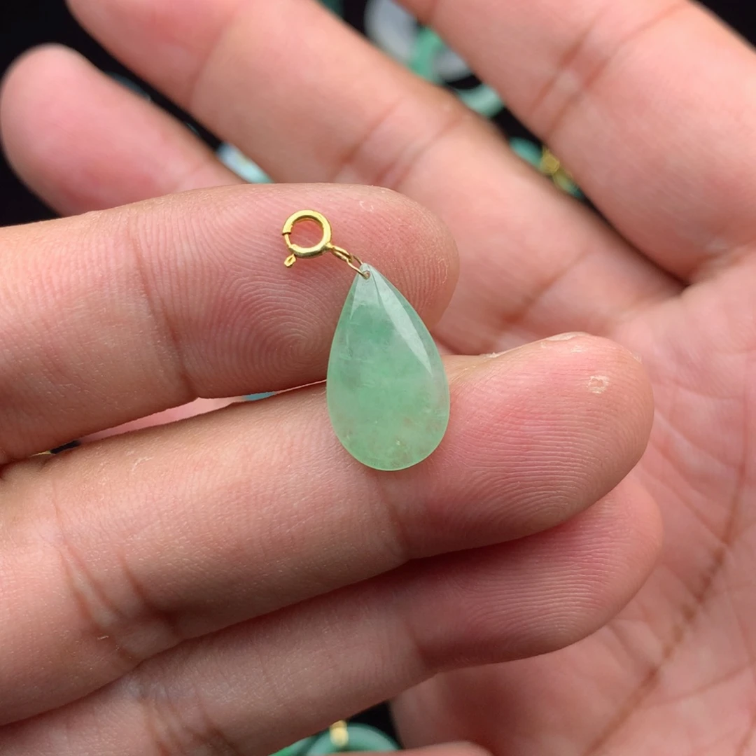 翡翠18K金镶嵌颈饰水滴