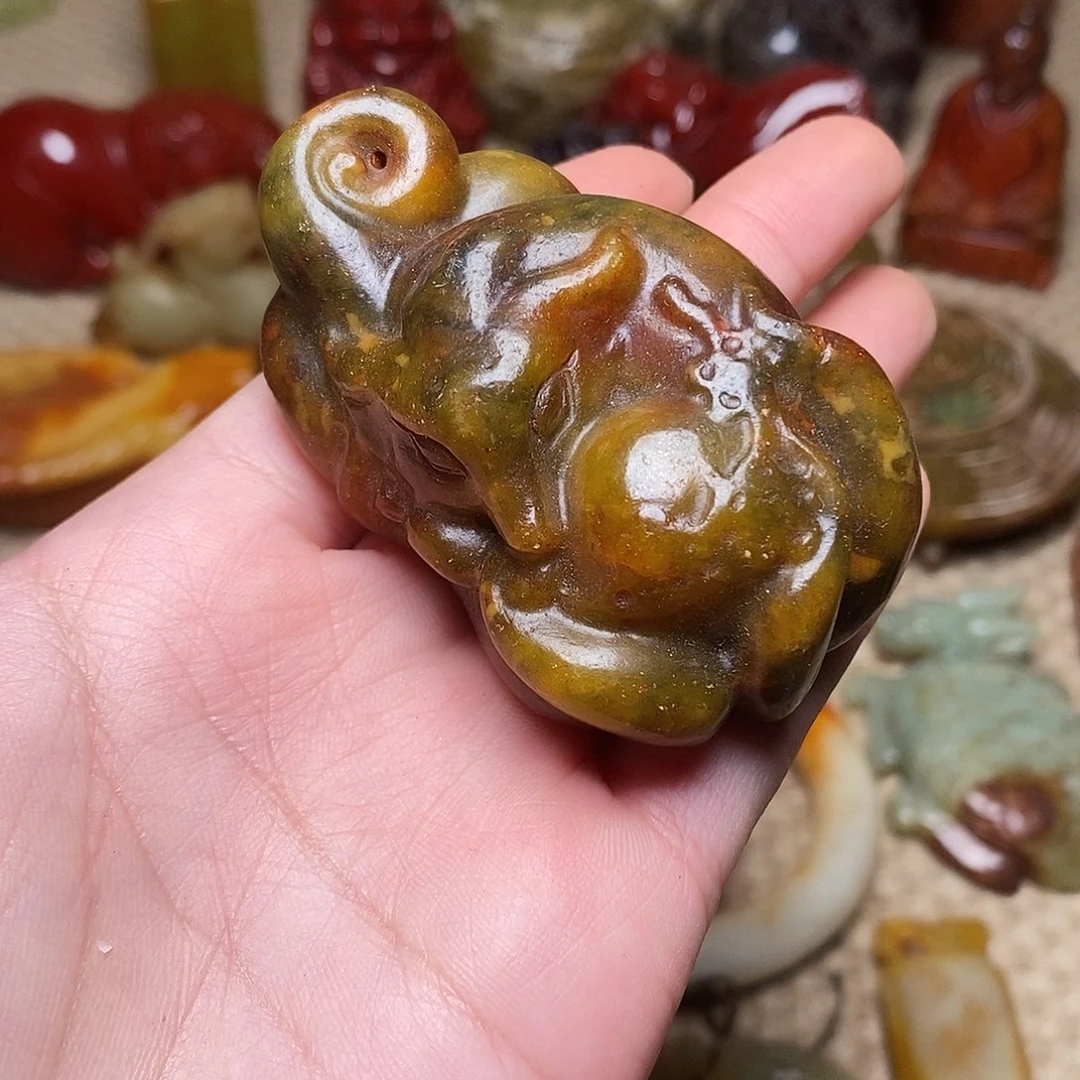 蛇纹石玉未镶嵌颈饰