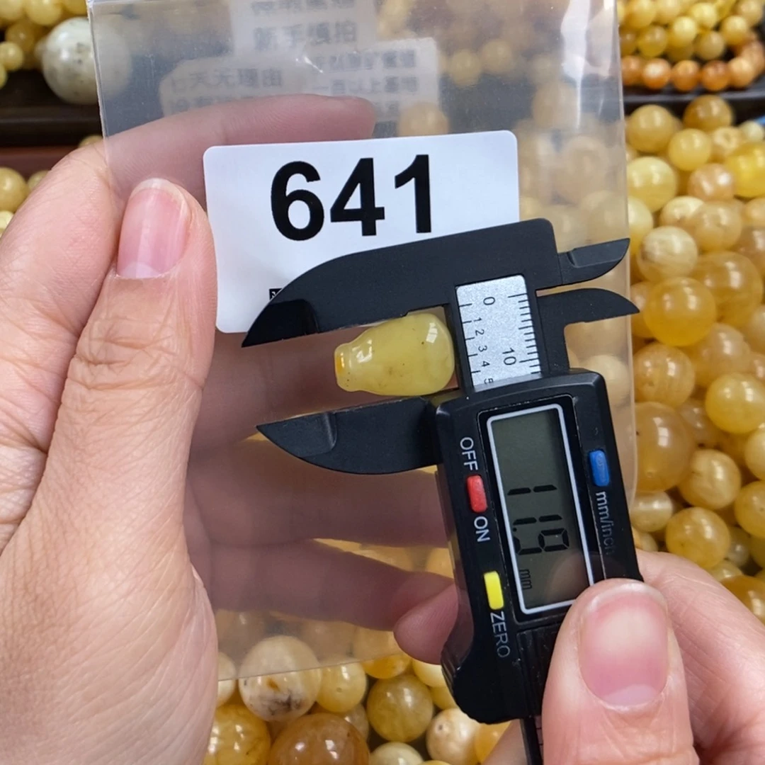 未镶嵌琥珀珠宝奇石