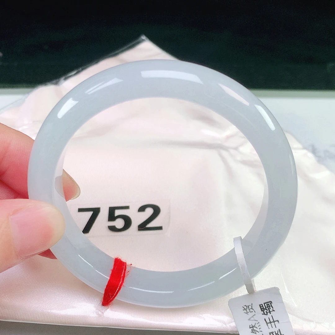 未镶嵌手镯翡翠752