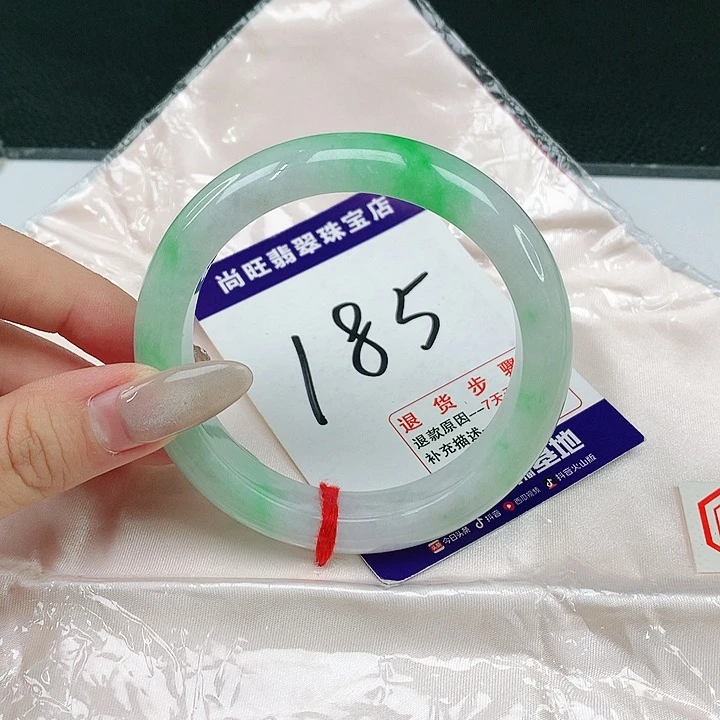 翡翠手镯未镶嵌翡翠12