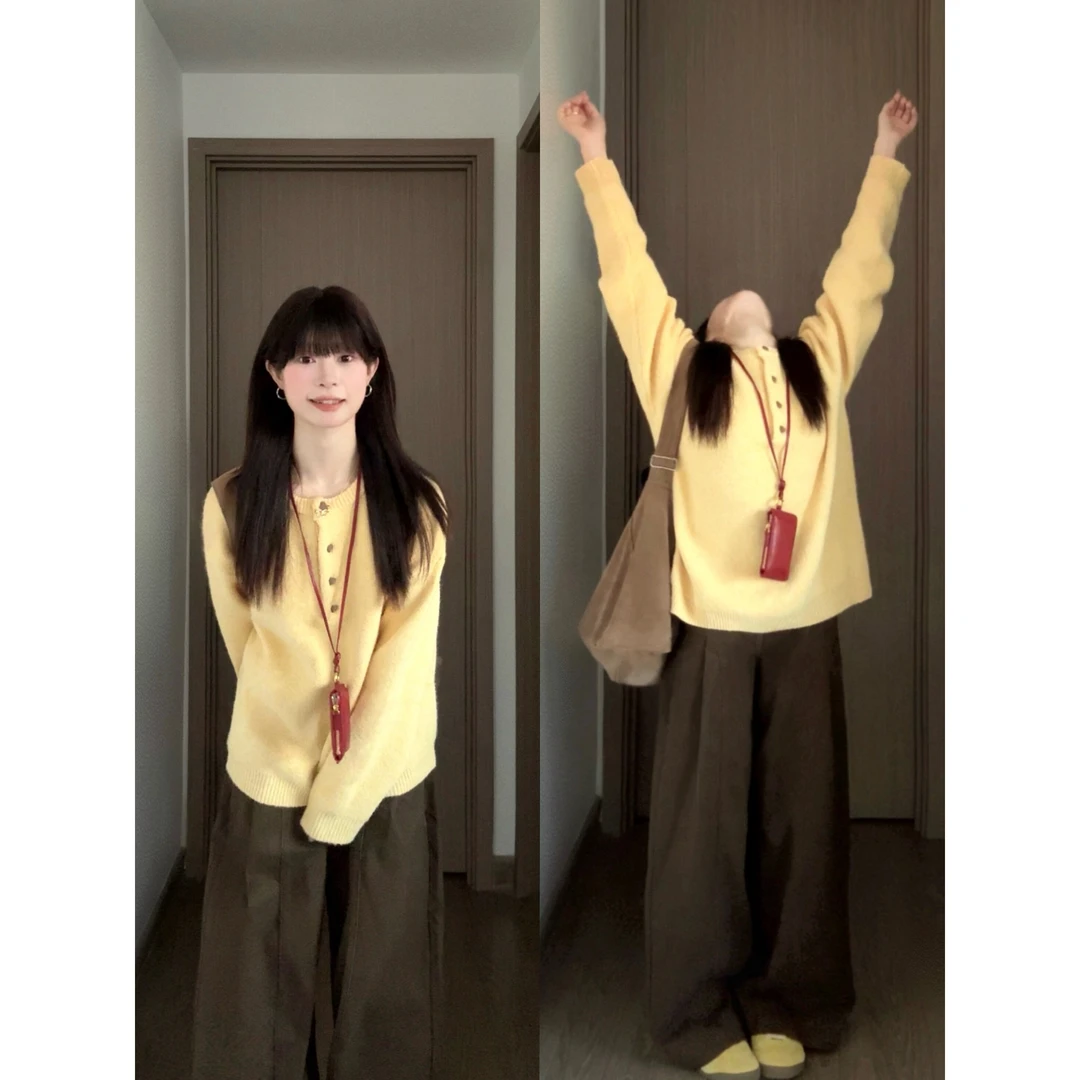 复古奶黄色圆领套头毛衣女2025秋冬新款慵懒宽松休闲长袖针织上衣