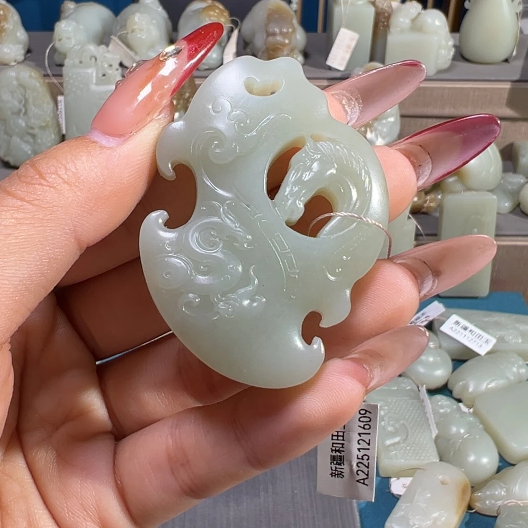 和田玉（糖玉）未镶嵌颈饰