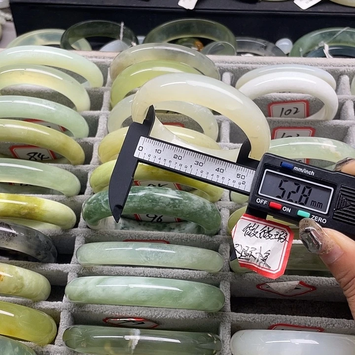 蛇纹石玉未镶嵌手镯103