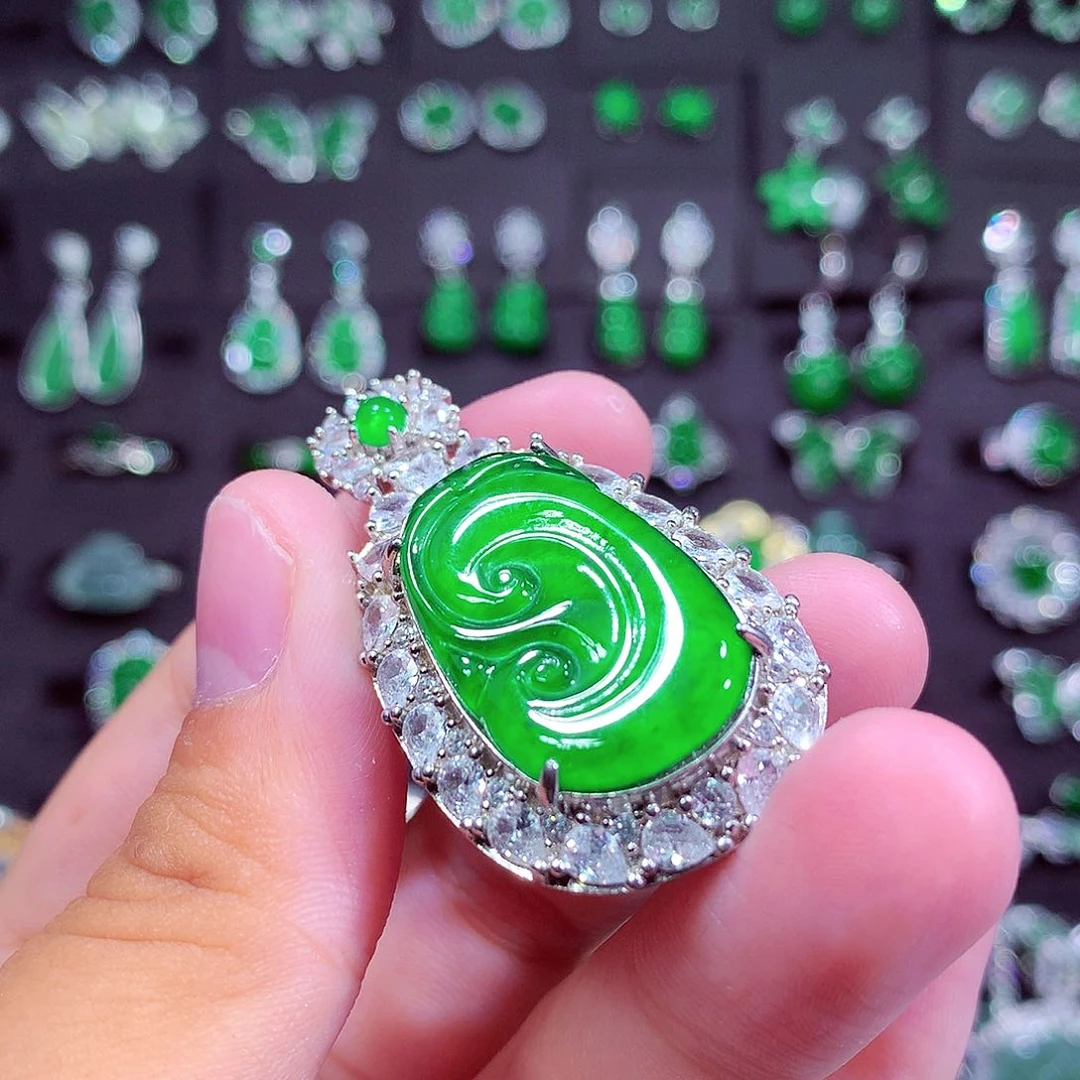 颈饰未镶嵌翡翠天然