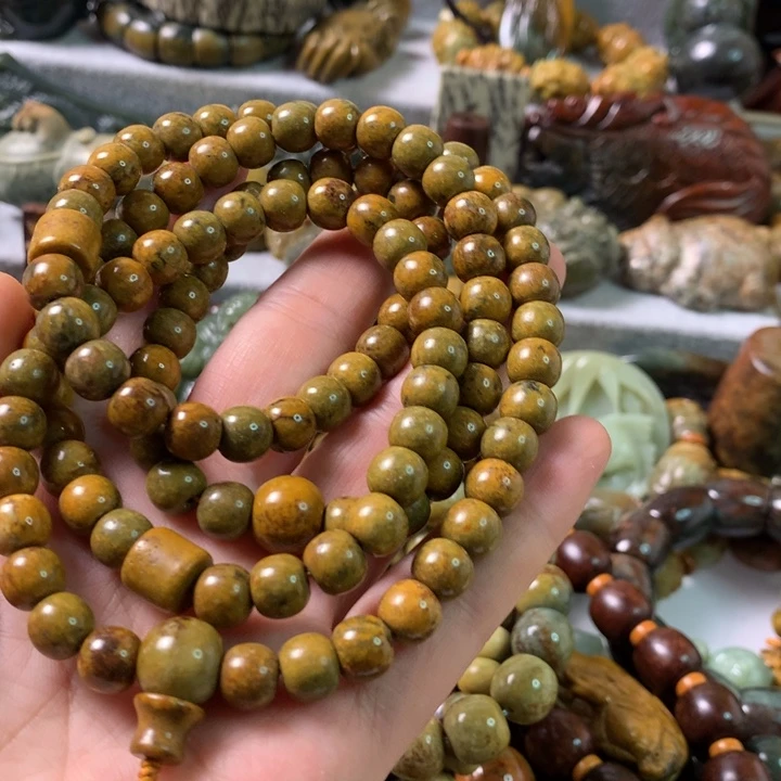 未镶嵌岫岩河磨玉（透闪石质玉）把件