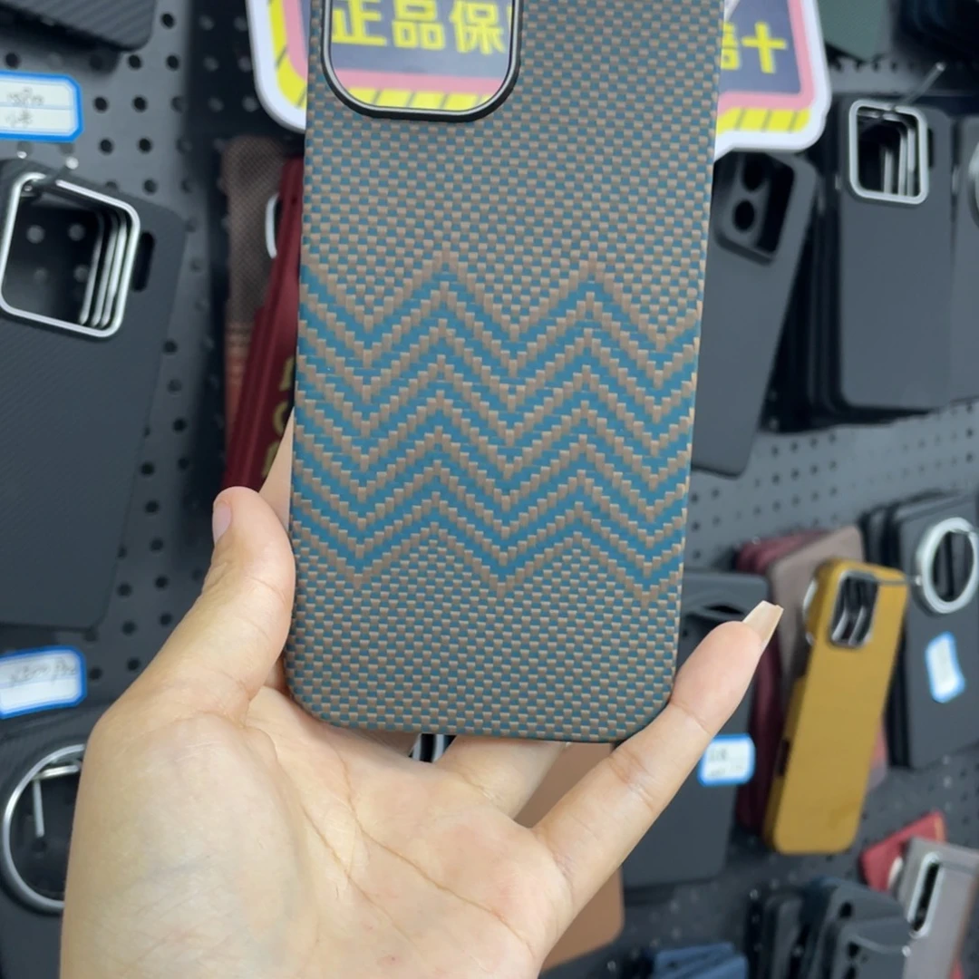 苹果15标准款波浪纹带磁吸