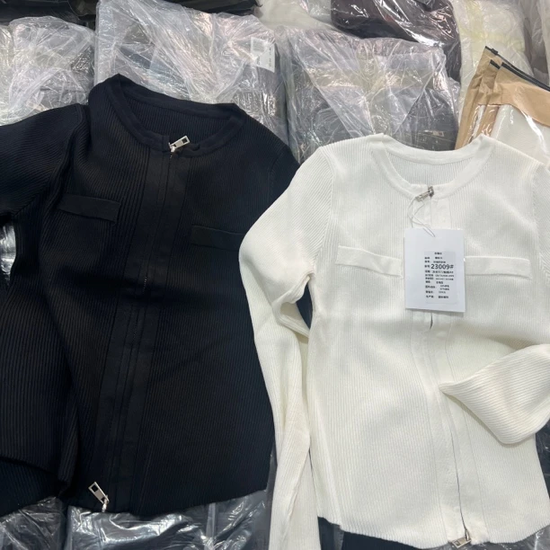 厂家清～高品质双拉链百搭显瘦针织衫23009