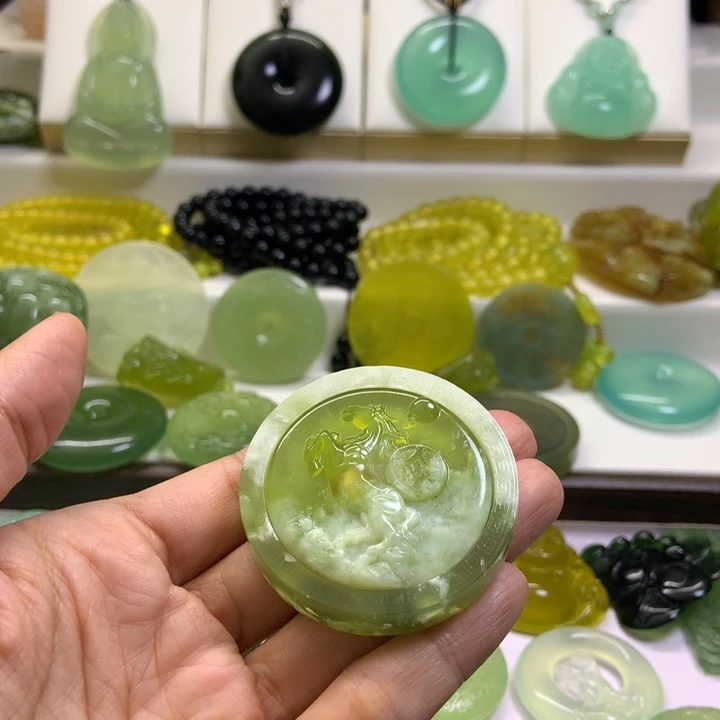 【闪购商品】未镶嵌蛇纹石玉颈饰蜃*