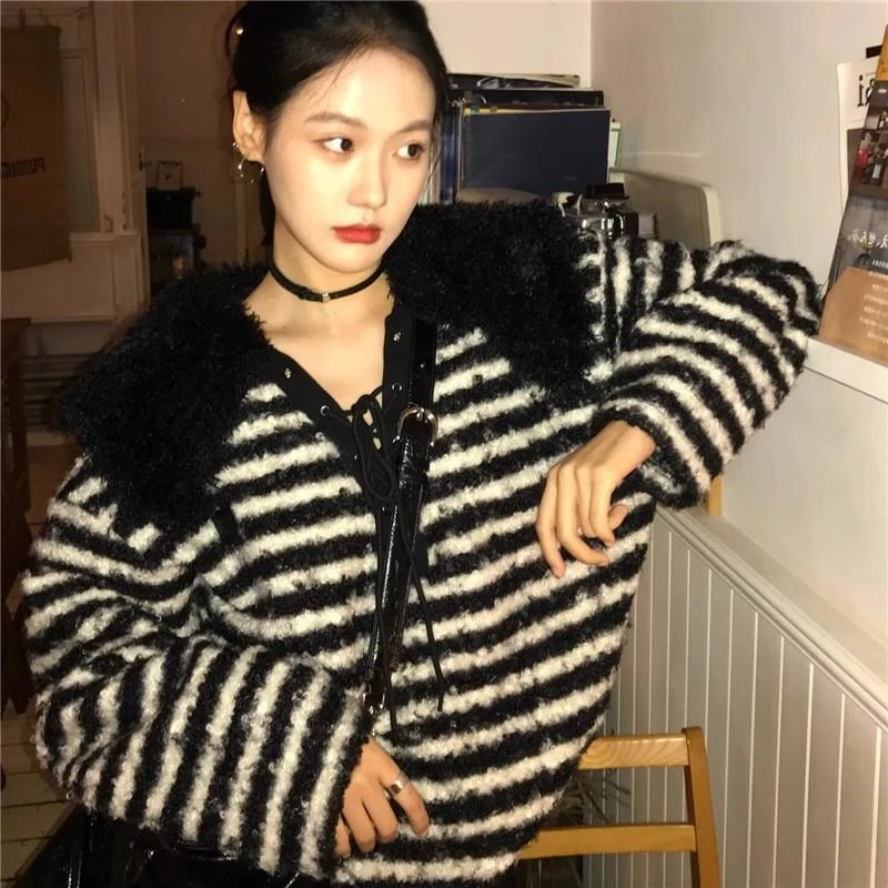 慵懒风可拆卸毛领v领毛衣女秋冬黑白撞色条纹时尚百搭气质衣服