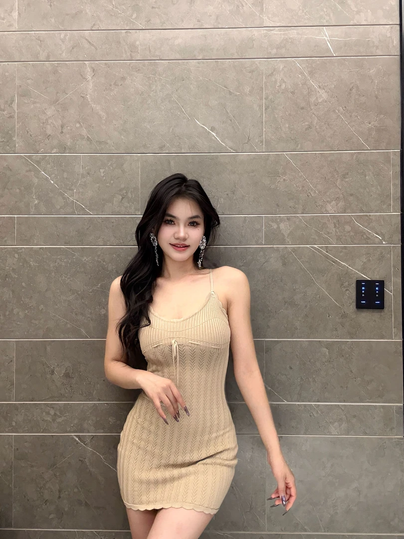 【Glozzzz】丽兹小姐 纯欲花边V领针织气质温柔风吊带包臀裙L 0404