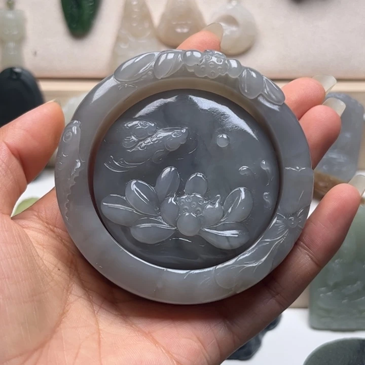 我***鱼和田玉手镯未镶嵌