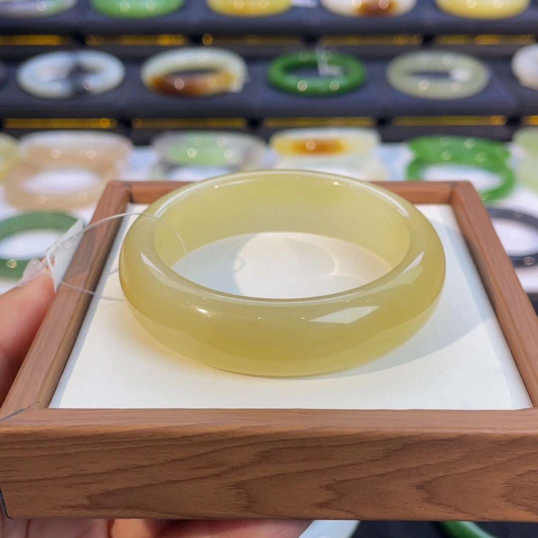 未镶嵌手镯和田玉-蜂蜜水宽版镯