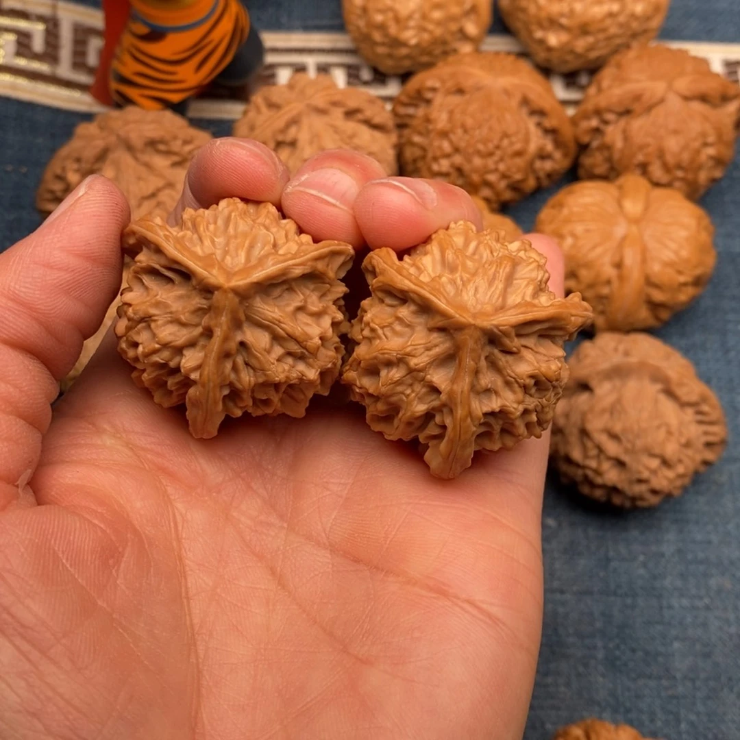 文玩核桃把件36.8全品毕业正奔