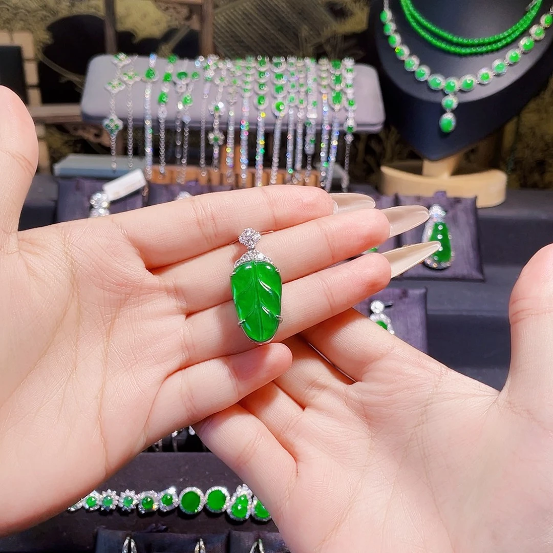 时***迁翡翠银S925镶嵌颈饰叶子