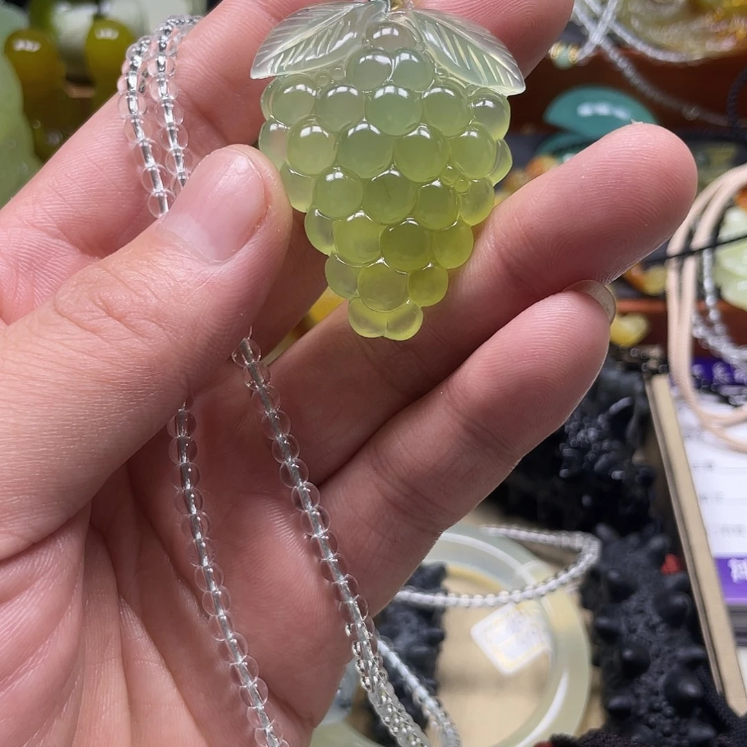 幸****未镶嵌蛇纹石玉颈饰