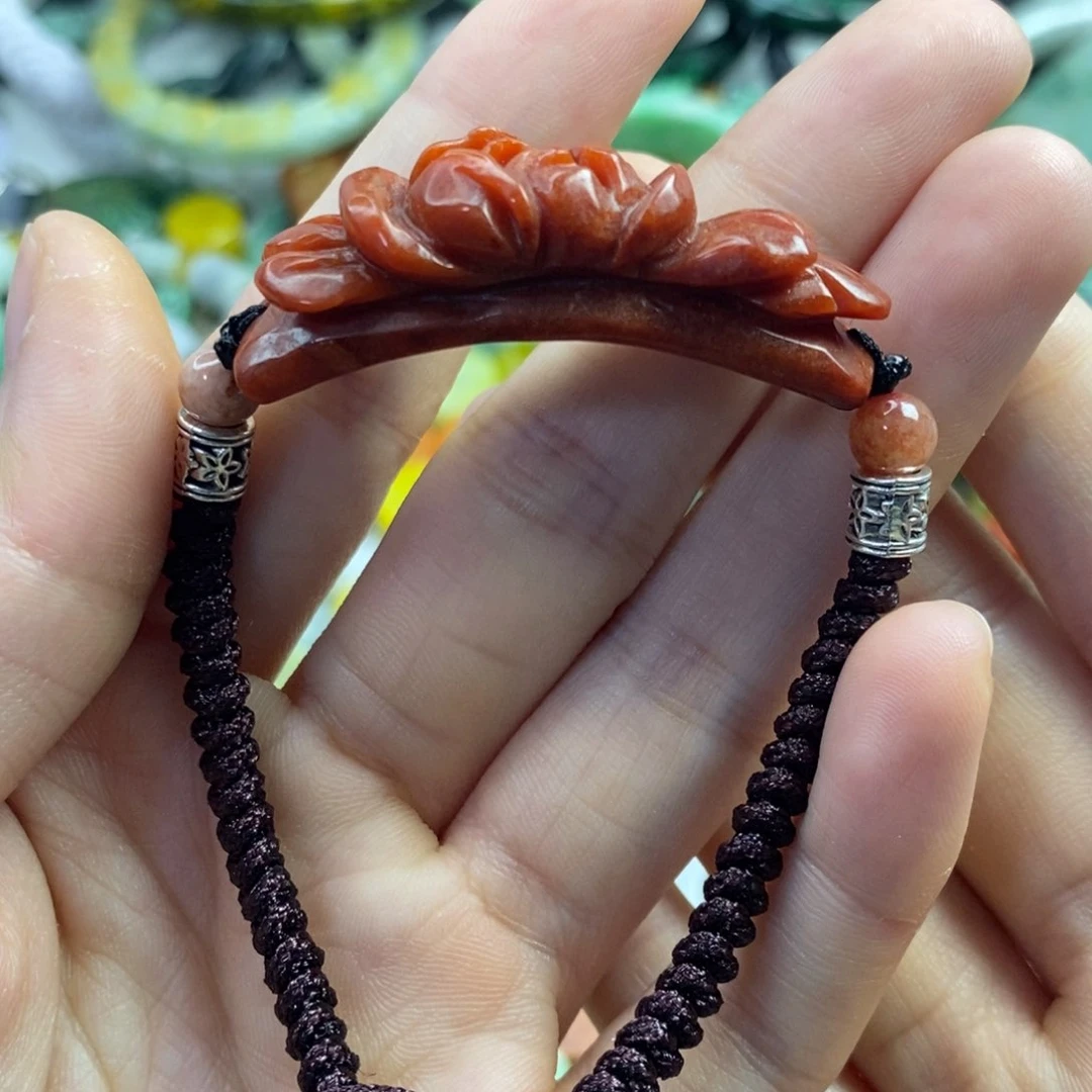 翡翠未镶嵌颈饰一****?