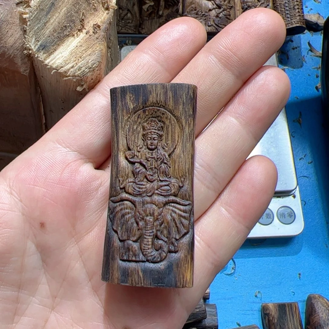 沉香吊坠白棋普贤9.6克