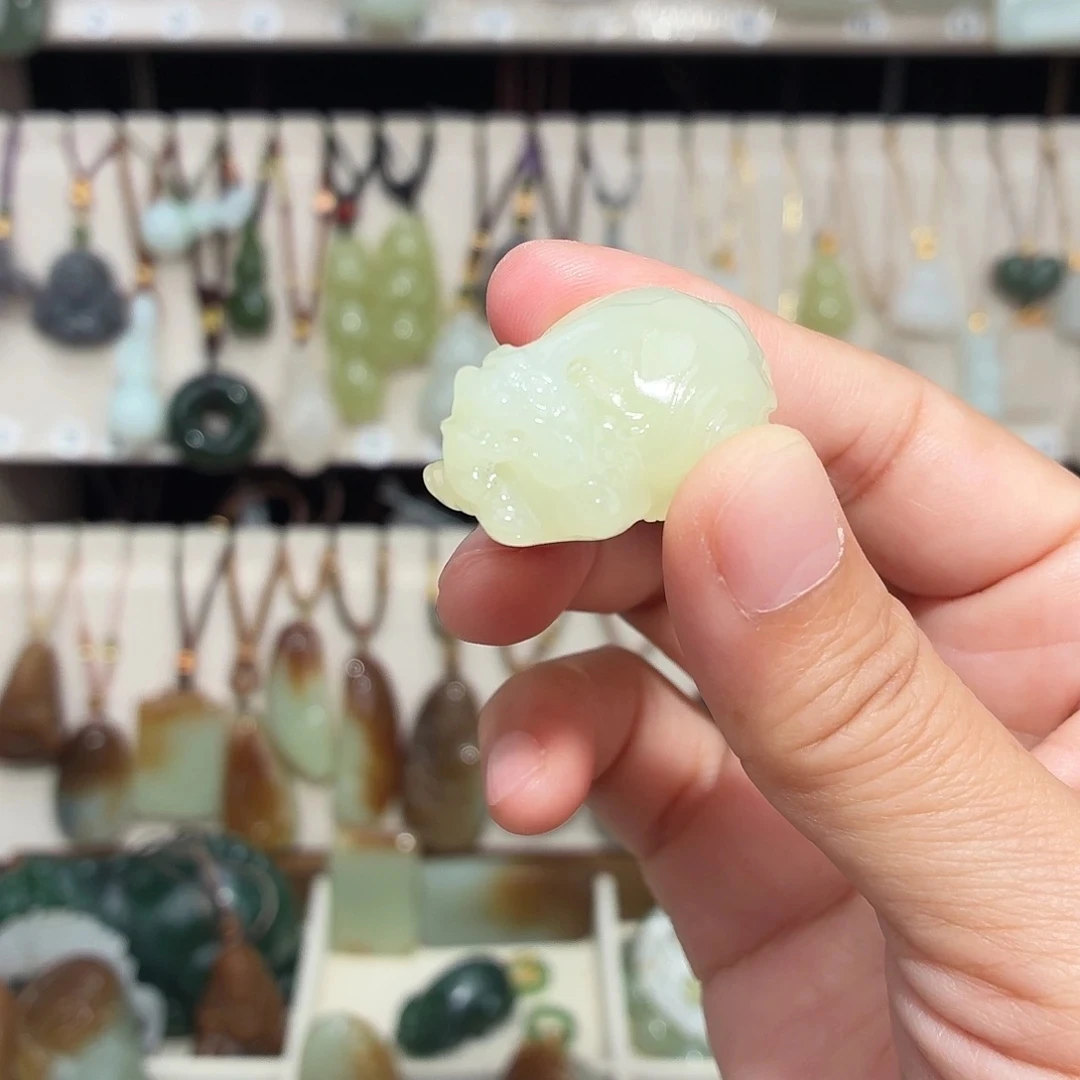 纯天然和田玉手工雕刻貔貅财财挂件气质百搭吊坠时尚配绳子精雕